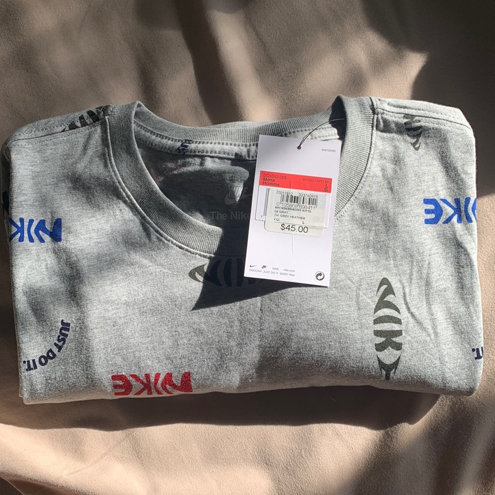 Mens Brand New Nike T-Shirt